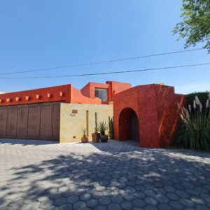 Residencia Estilo Mexicano Contemporáneo en Venta – Fundadores de Zavaleta, Puebla (Fracc. Cerrado)